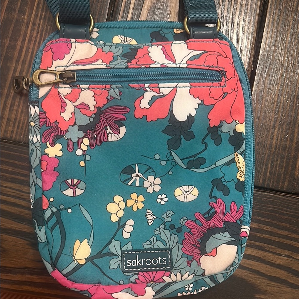 SAKROOTS - Wynnie Mini Flap Crossbody TEAL FLOWER - Adjustable Strap Pockets